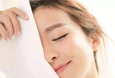 眉毛上长痘痘的原因